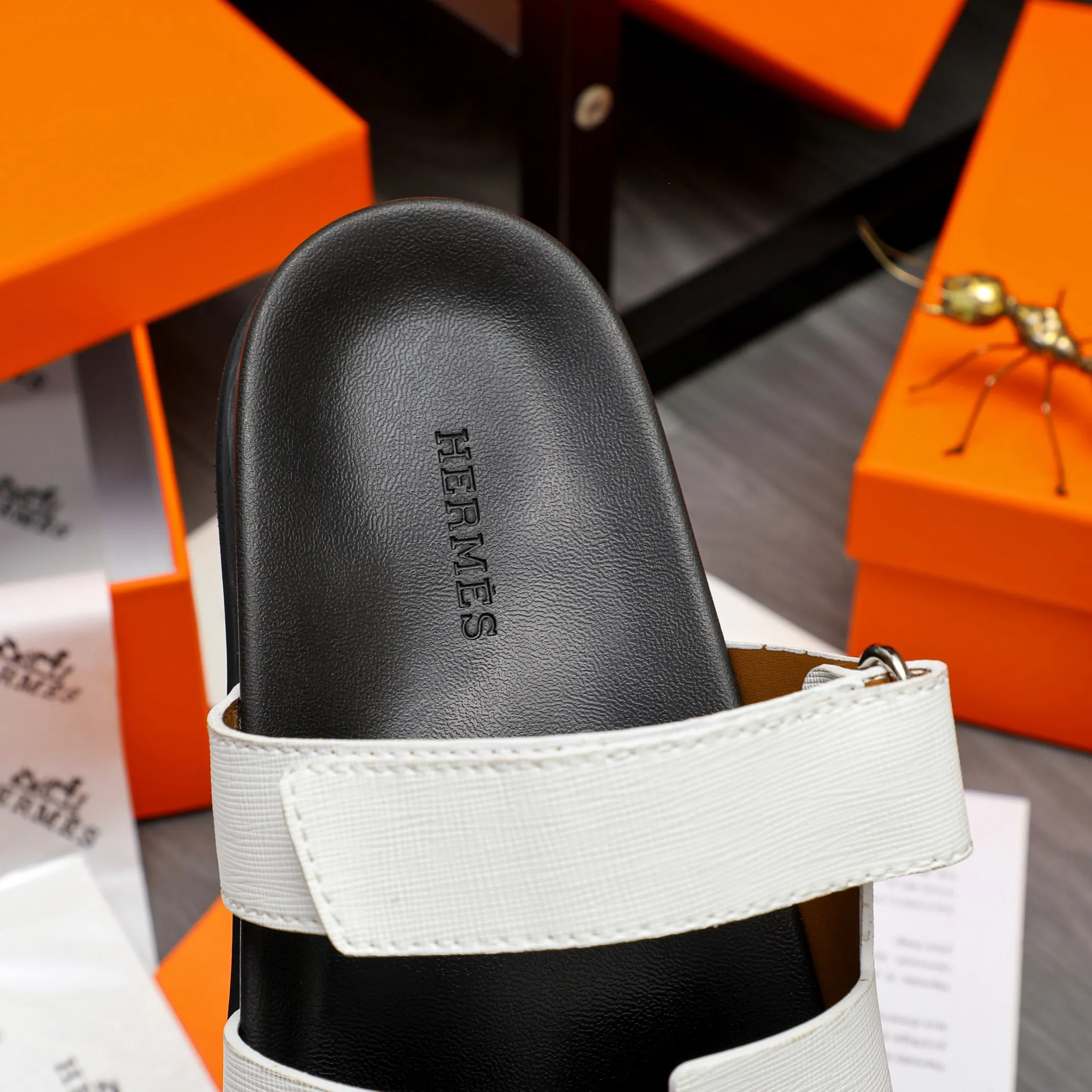 Men's shoes 💰340 Product trademark: Hermes "Hermes" Couple's slippers Regular size: 36-46 Product material: Selected vertical grain cowhide upper, microfiber lining, original outsole
